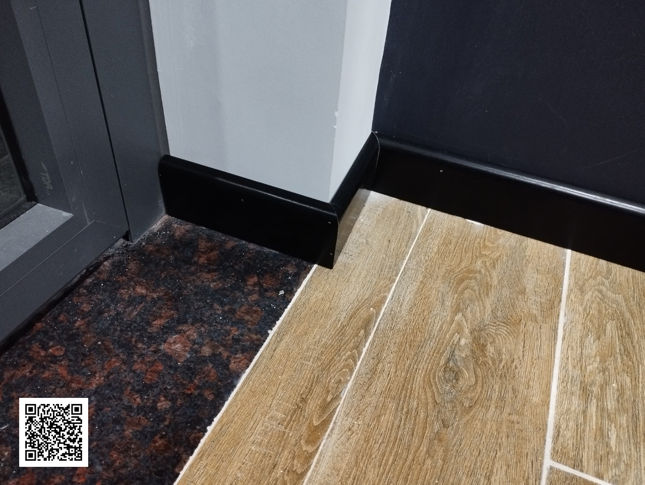 Len Chân Tường Nhựa Màu Đen Cao 10cm